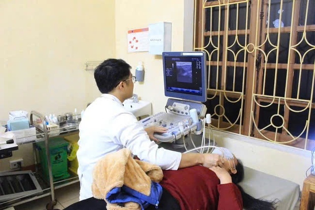 Người thường xuyên, trực tiếp làm chuyên môn y tế trong các lĩnh vực có tính chất nặng nhọc, độc hại, nguy cơ rủi ro cao được hưởng 100% phụ cấp ưu đãi nghề.