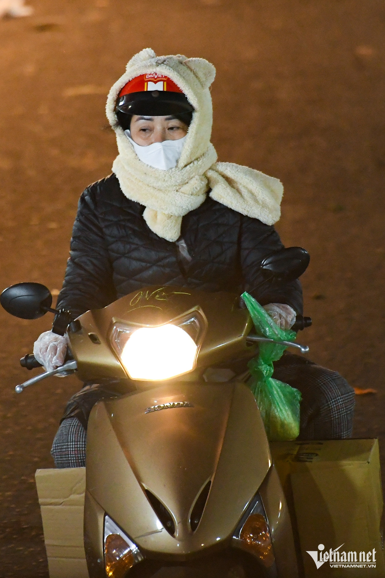 Hà Nội rét buốt, nhiệt độ giảm sâu - 11