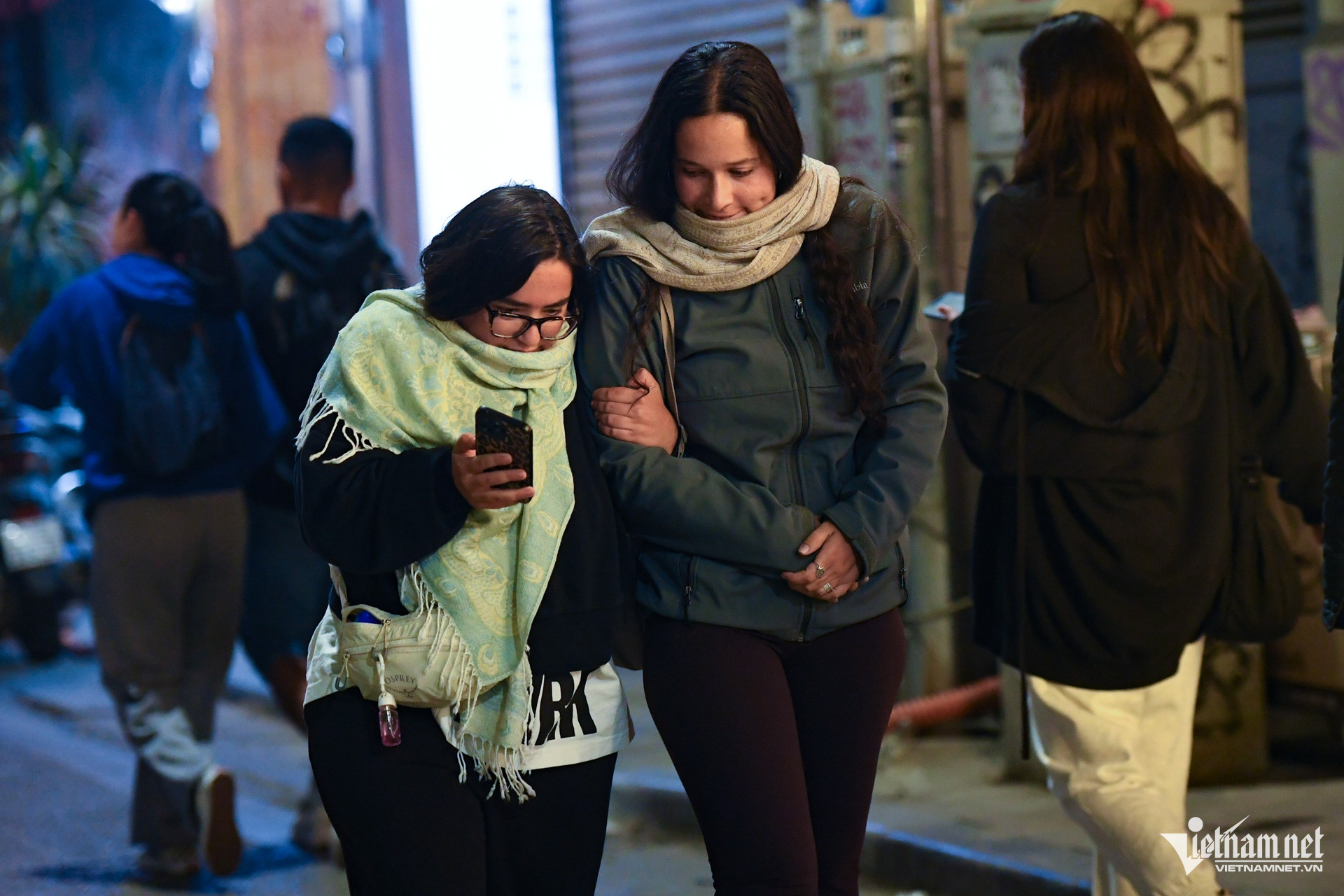 Hà Nội rét buốt, nhiệt độ giảm sâu - 9