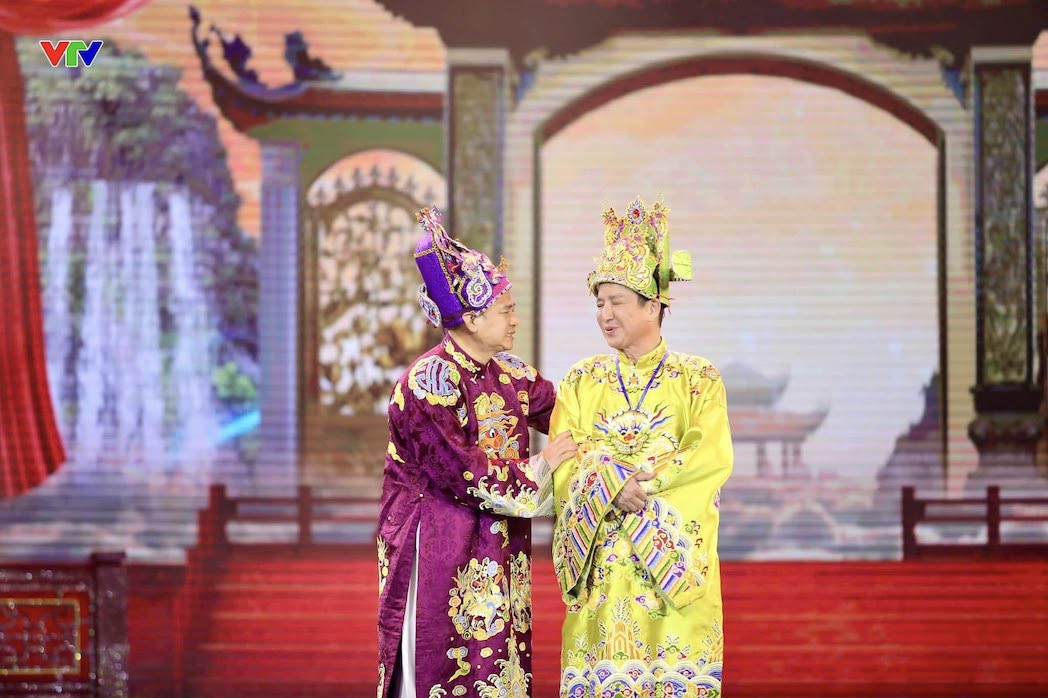  NSND Tự Long và NSƯT Chí Trung trong Táo Quân. Ảnh: NSX