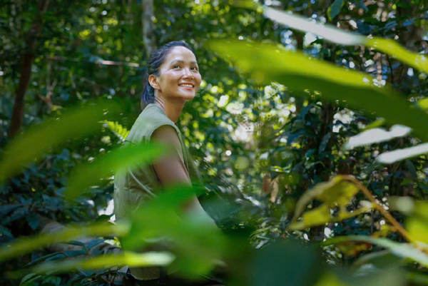 Cô tận hưởng cuộc sống bình yên bên gia đình yêu thương và trân trọng những gì đang có. Đó là đại gia đình, là người chồng nhiếp ảnh gia và cô con gái nhỏ.