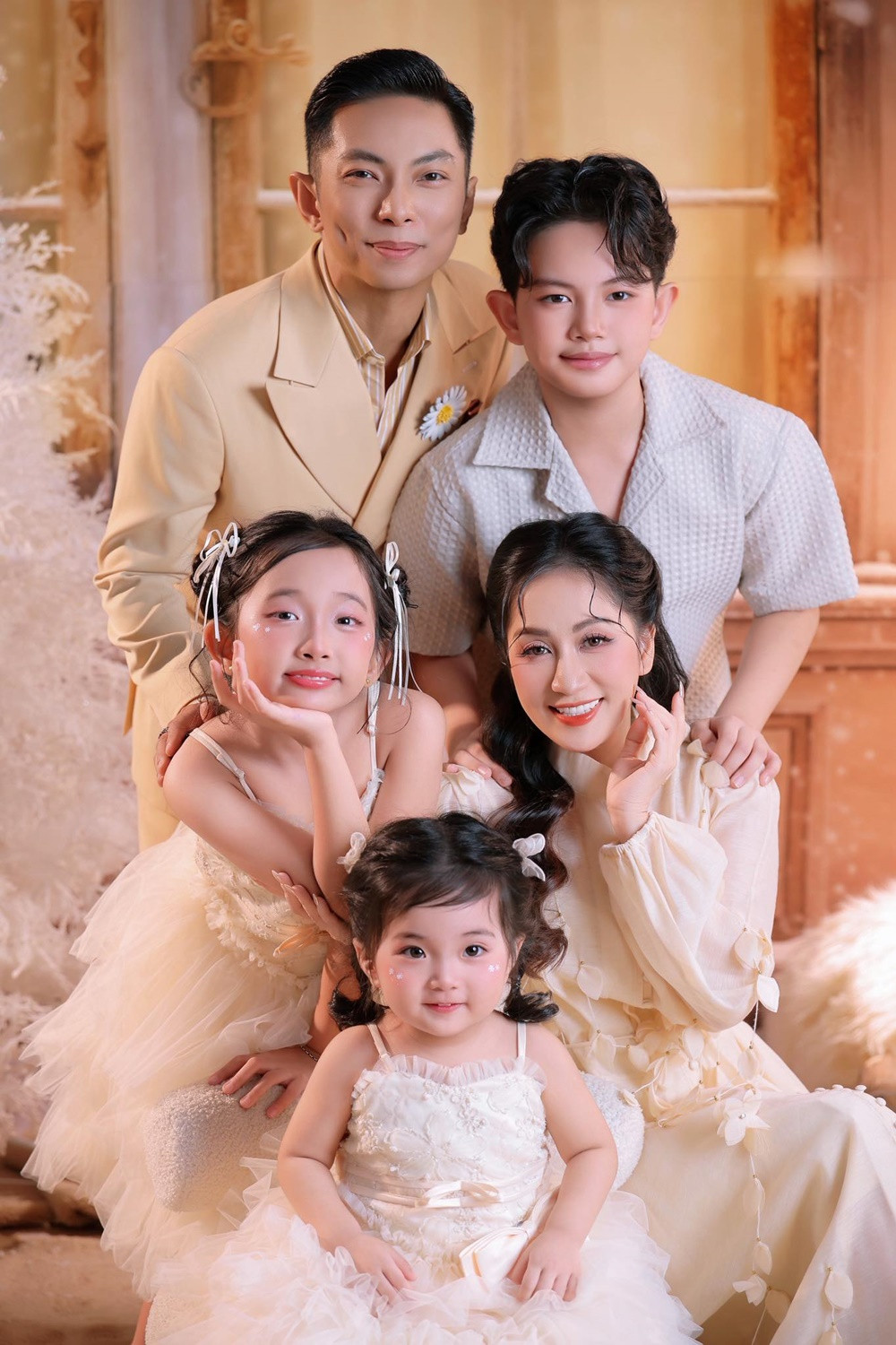 Gia đình Khánh Thi - Phan Hiển.