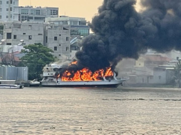 Cháy du thuyền trên sông Sài Gòn
