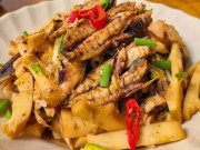 Bếp Eva - Loại rau toàn xơ là xơ, hỗ trợ tiêu hoá, tốt cho tim mạch, đừng xào hay nấu, mang kho cá thành món ngon lạ