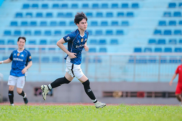 Diện mạo tuổi tròn đôi mươi của con trai Huy Khánh - 2