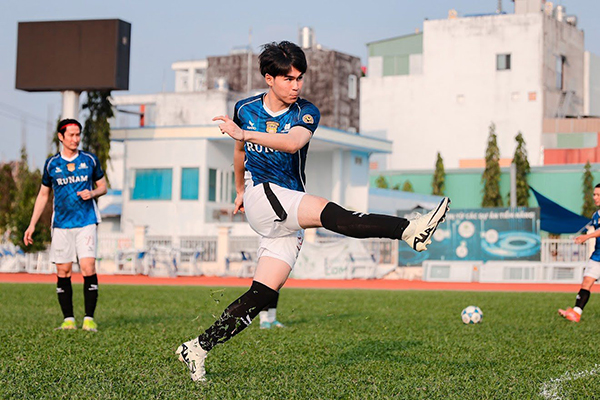 Diện mạo tuổi tròn đôi mươi của con trai Huy Khánh - 3