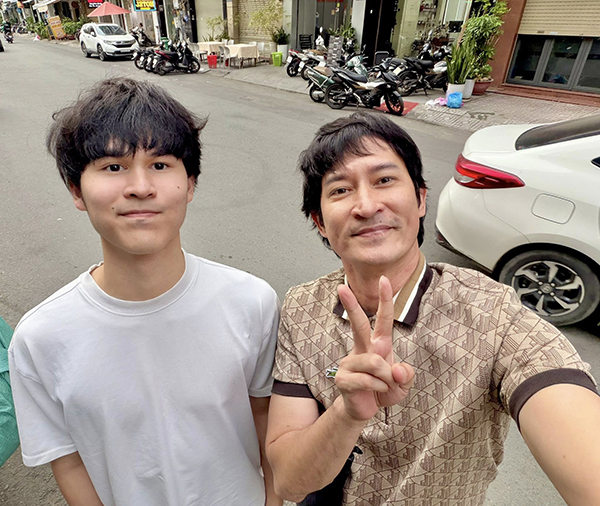 Huy Khánh cùng con trai vẫn gặp gỡ nhau và chia sẻ mọi điều trong cuộc sống.