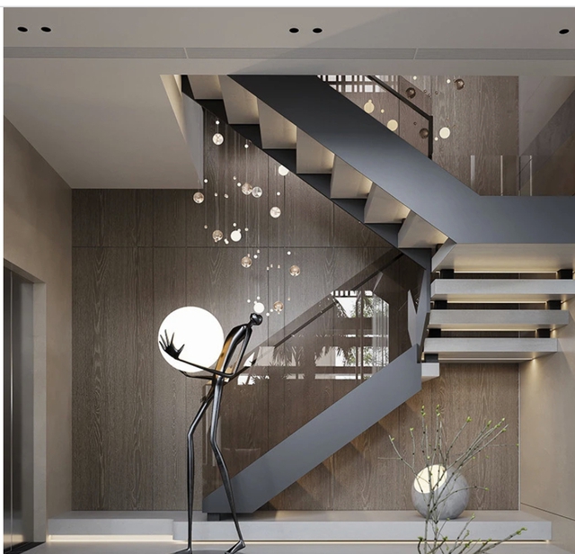 Cầu thang được thiết kế hiện đại nằm ở góc căn nhà giúp tiết kiệm diện tích không gian.