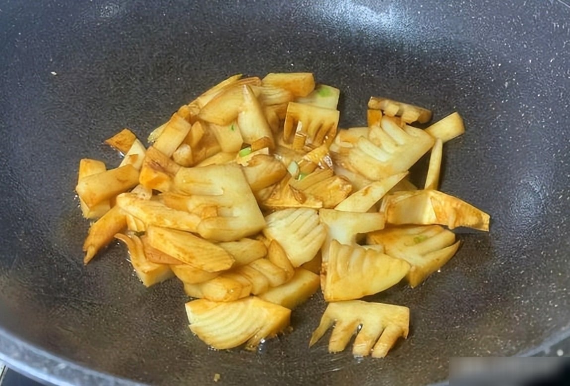 Loại rau giòn ngọt chỉ có trong mùa ᵭȏng, tựa amp;#34;vàng chȏn trong ᵭấtamp;#34;, giúp quét sạch mỡ, nấu kiểu gì cũng ngon - 4