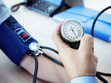 Sức khỏe - Tại sao mùa lạnh huyết áp tăng và nguy cơ biến chứng?