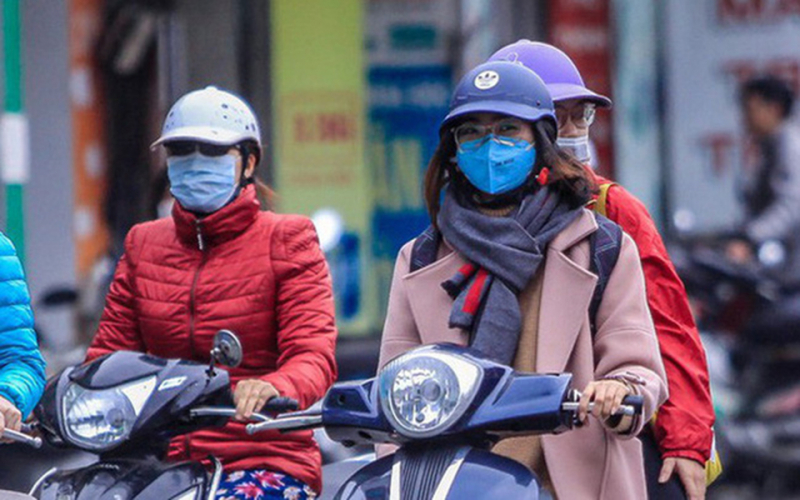 Ban ngày nắng hanh nhưng đêm và sáng sớm, miền Bắc vẫn chìm trong giá rét.