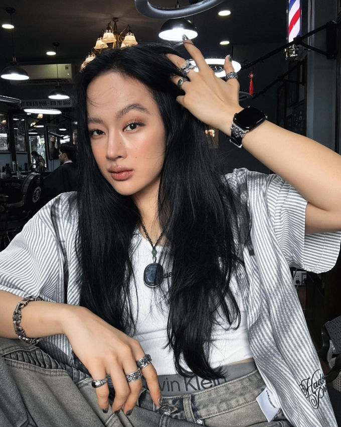 Mái tóc dài trước đây của Angela Phương Trinh.