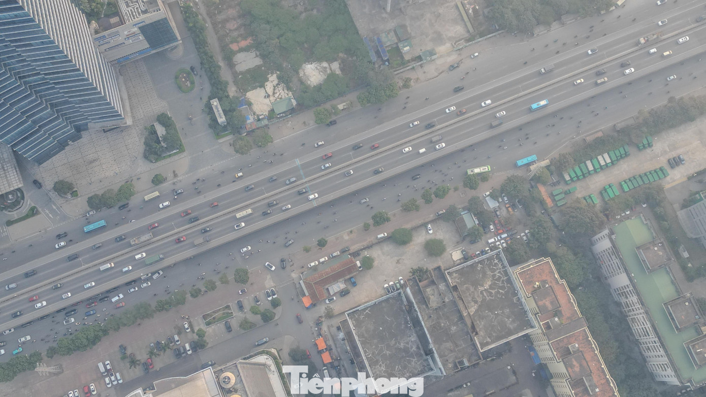 Sương tan, nắng lên nhưng ô nhiễm không khí Hà Nội chưa hạ nhiệt - 9