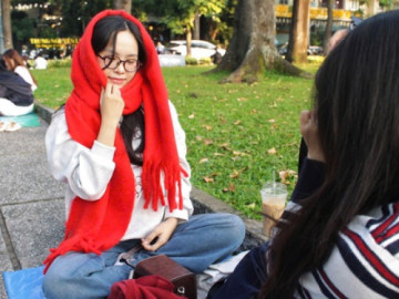 TPHCM lạnh 16 độ: Giới trẻ rủ nhau diện đồ đông xuống phố