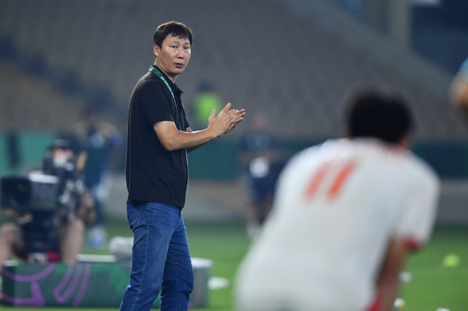 HLV Kim Sang-sik chỉ đạo trong trận Việt Nam thắng Arab Saudi 1-0 ở lượt cuối bảng A U23 châu Á 2026, trên sân Prince Abdullah Al Faisal ở Jeddah, Arab Saudi ngày 12/1/2026. Ảnh: AFC