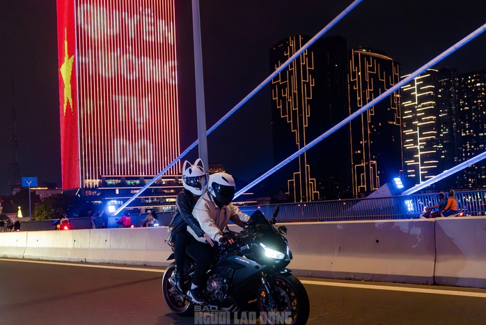 VIDEO: “Cơn sốt” quay phim cùng mô tô phân khối lớn - 1