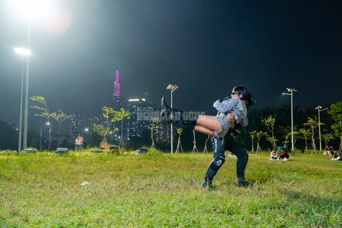 VIDEO: “Cơn sốt” quay phim cùng mô tô phân khối lớn - 15