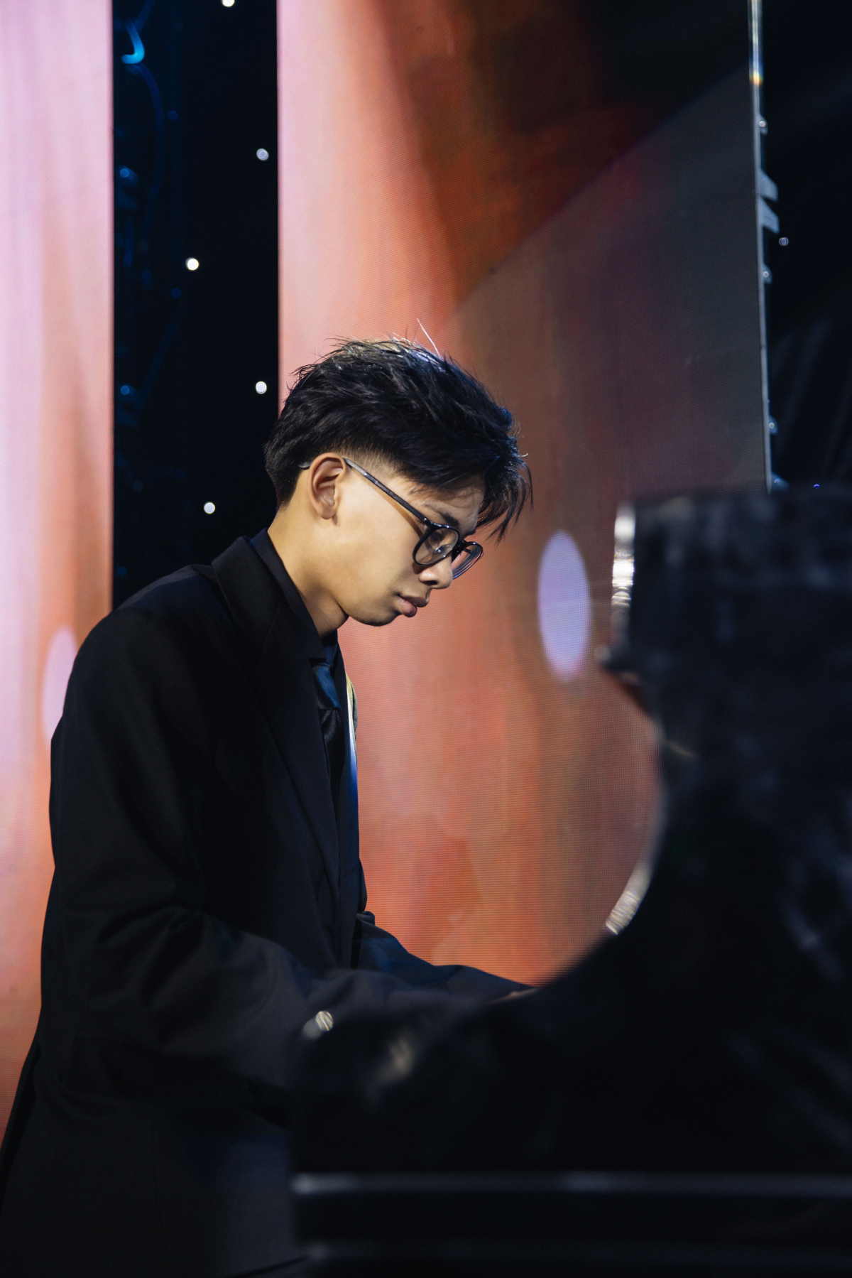 Con trai 18 tuổi của Hoa hậu Hà Kiều Anh - 5