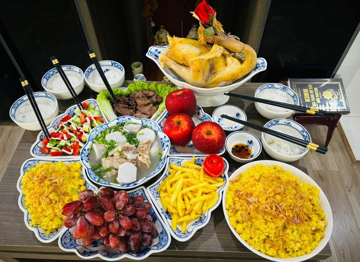 Mâm cỗ cúng ông Công ông Táo 23 tháng Chạp. (Ảnh: Bùi Hiền)