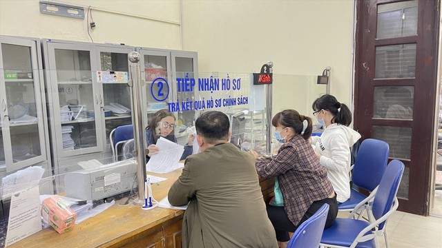 Người lao động đủ điều kiện hưởng bảo hiểm thất nghiệp sẽ nhận được những quyền lợi về tiền trợ cấp và cơ hội tìm kiếm việc làm mới. Ảnh minh họa: TL