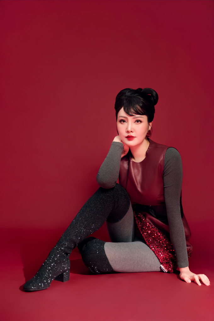 Sau sinh, á hậu dành thời gian ở cữ, chăm chút cho tiểu công chúa. Đến khi bé được ba tháng, cô mới công bố tin vui đến khán giả. Thụy Vân thấy mãn nguyện với gia đình đủ nếp đủ tẻ.