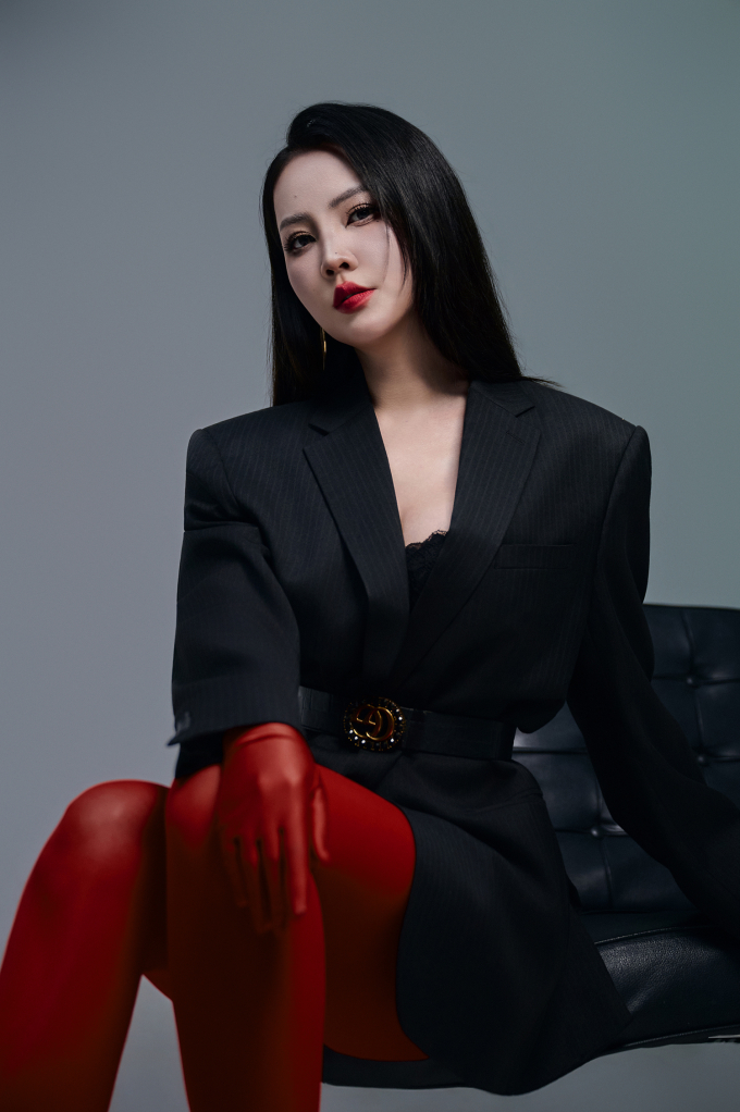 Cùng với việc giảm cân, Thụy Vân đã trở lại công việc của một MC từ khi con gái được 3 tháng tuổi. Á hậu cho biết cô luôn tự đặt mình vào tâm thế của một người mới để có sự nghiêm túc và cầu thị cao nhất mỗi lần dẫn sự kiện quan trọng.