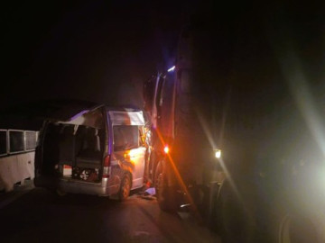 Tai nạn xe khách trên cao tốc, 4 người chết, 5 người bị thương