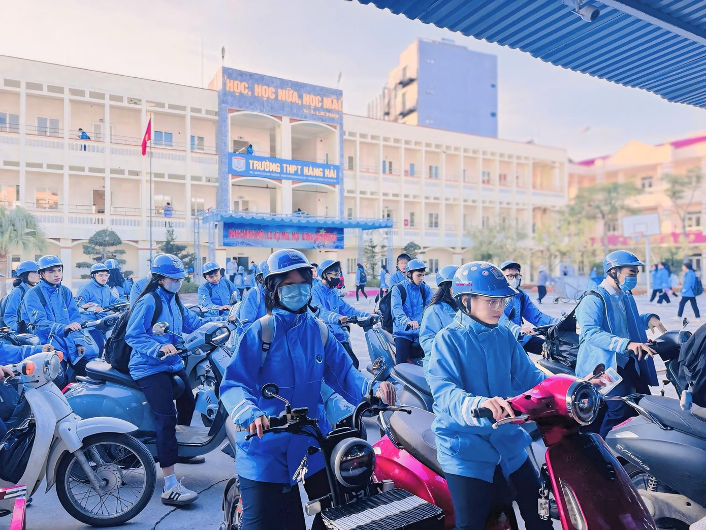 Hệ thống camera AI của trường THPT Hàng Hải được triển khai từ đầu năm học 2025-2026 nhằm phục vụ quản lý khu vực nhà xe và theo dõi nền nếp học sinh.