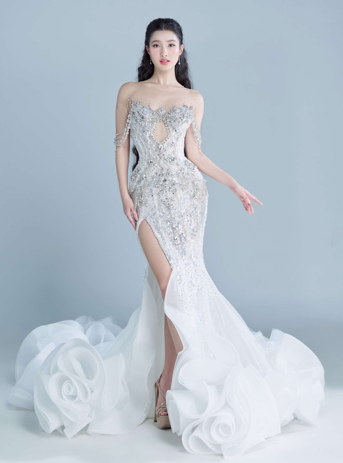 Có thời điểm cô tập trung quay lại việc học sau thời gian bảo lưu. Đến nay, Phương Nhi chưa thông tin về lộ trình tốt nghiệp.