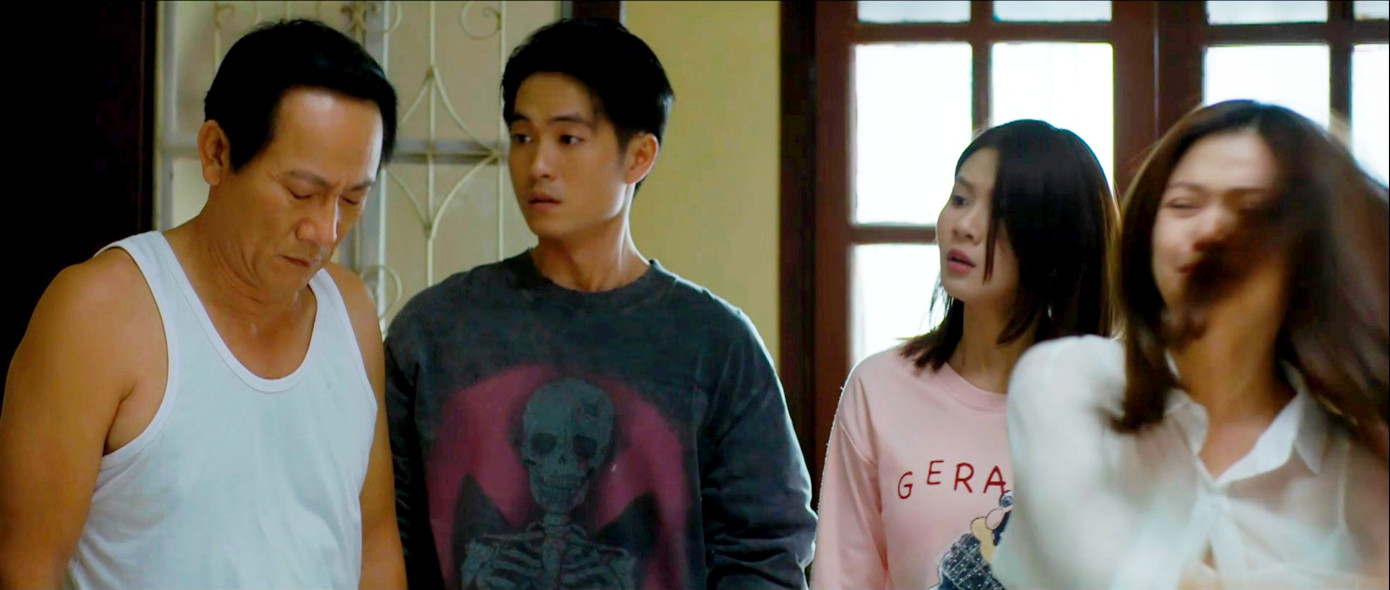 Bà Ánh suy sụp vì người chồng hoàn hảo đã phản bội mình.