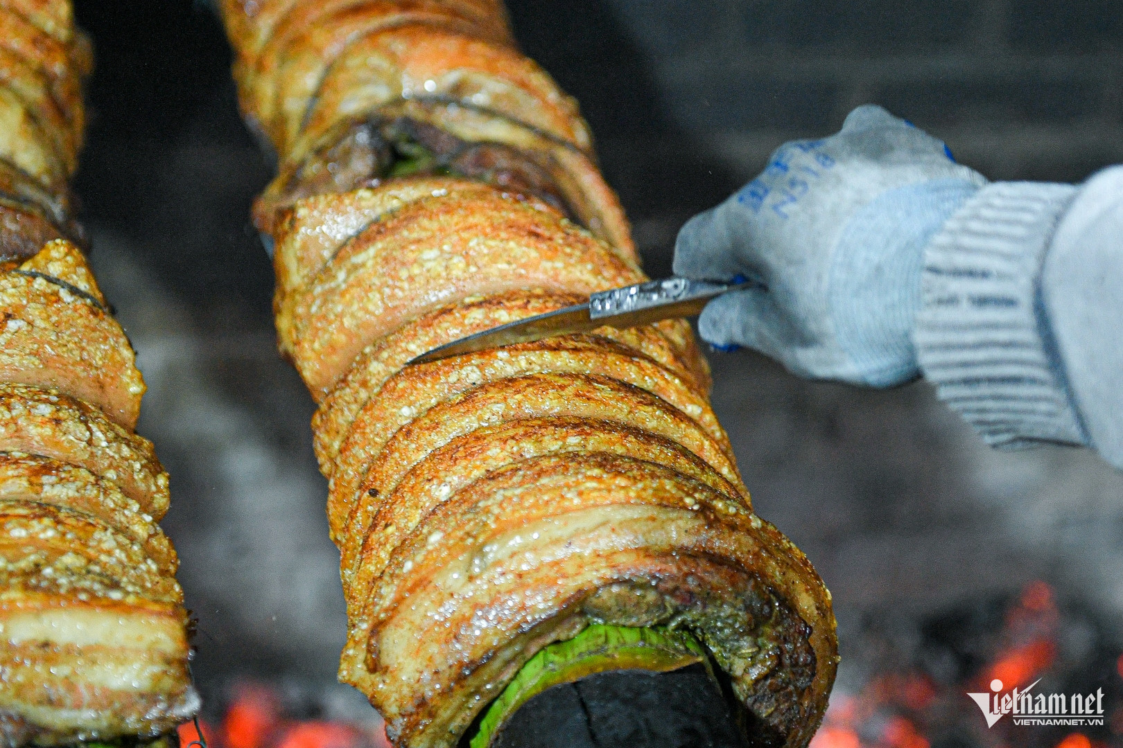 Hình ảnh những đòn thịt sau 3 tiếng quay lửa đầu tiên