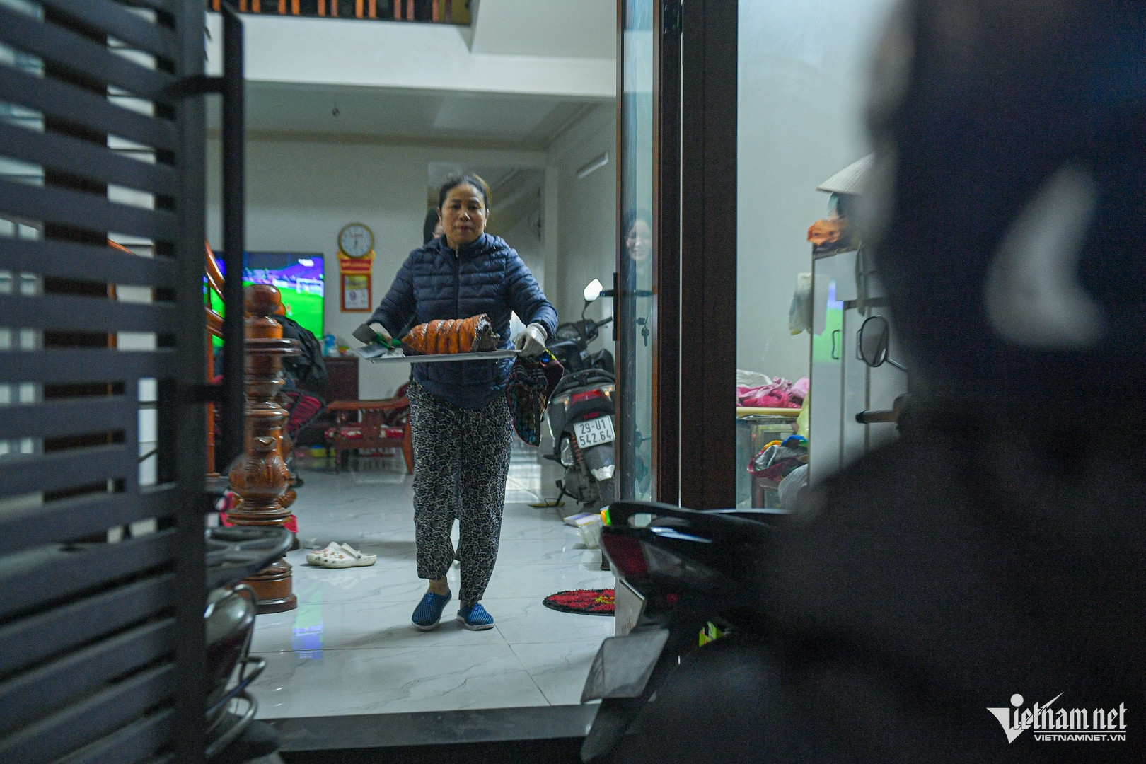 Đặc sản Hà Nội kỳ công, có bì giòn tan như bánh đa, amp;#34;ra khỏi lò là bán hếtamp;#34; - 10