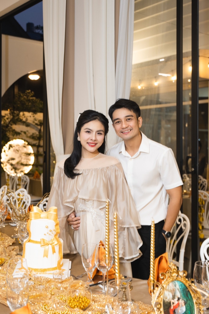 Vân Trang trang hoàng biệt thự mở tiệc mừng 10 năm cưới