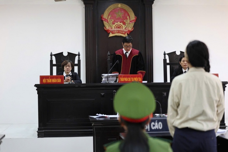 Phiên xét xử bị cáo Đinh Thị Lan