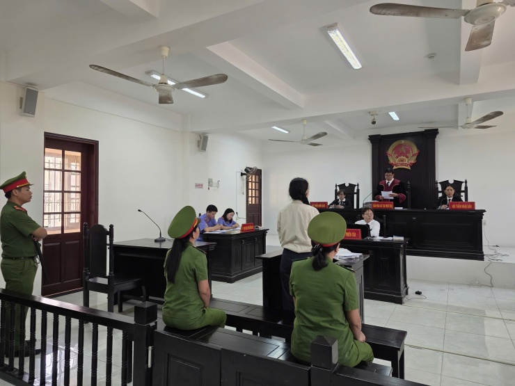 Quang cảnh phiên xét xử