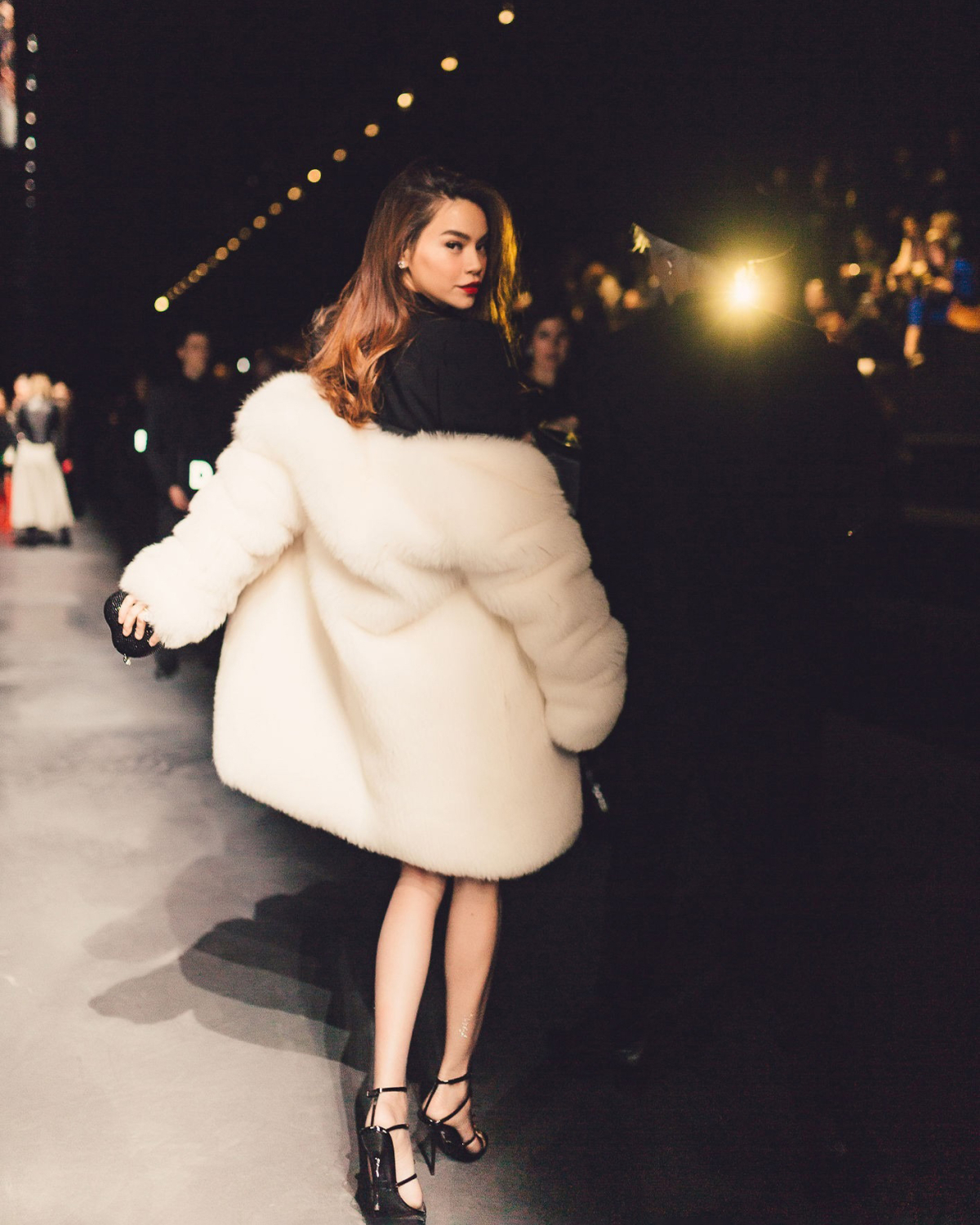 &Aacute;o kho&aacute;c da của Hồ Ngọc H&agrave;