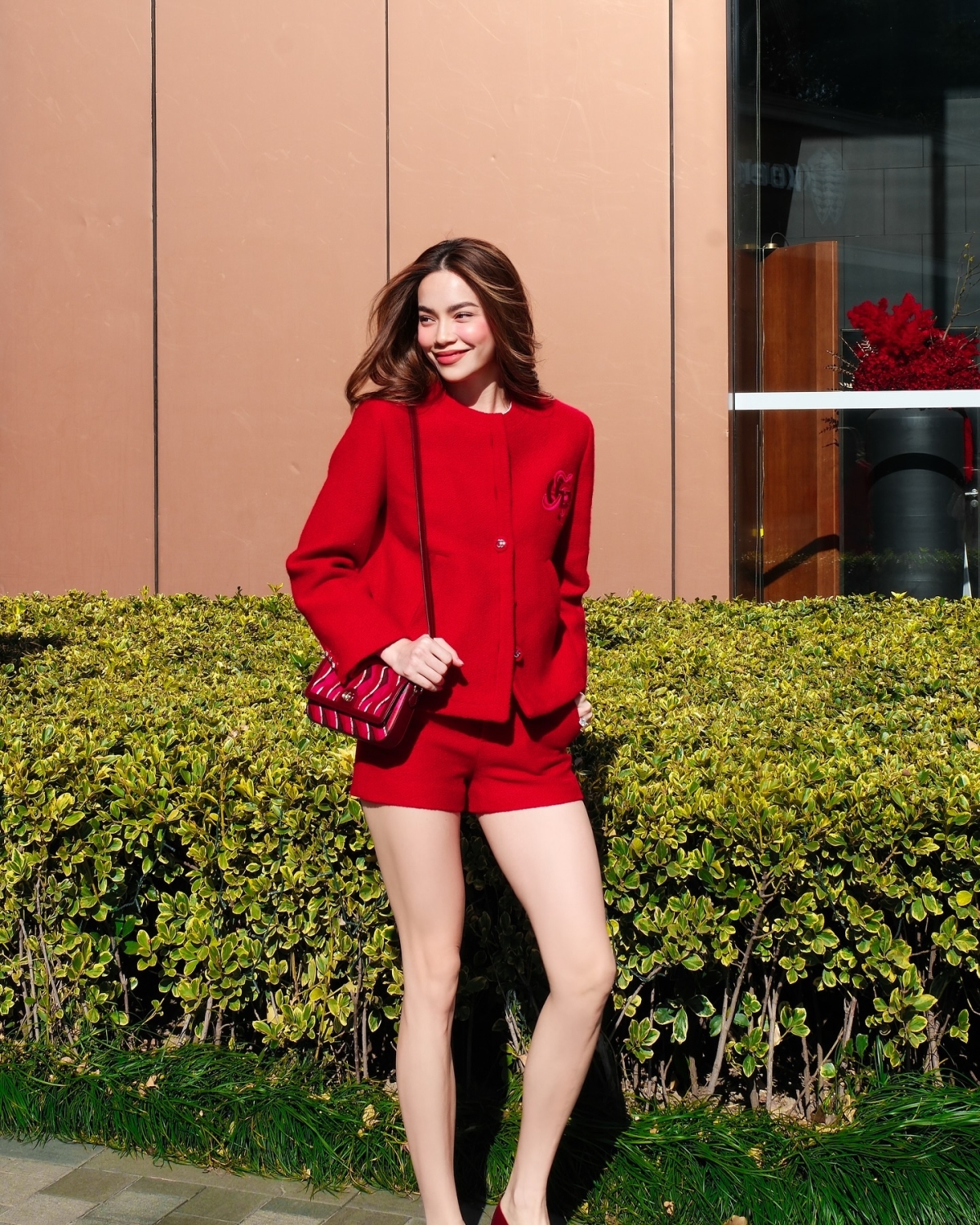 Trench coat của Hồ Ngọc H&agrave;