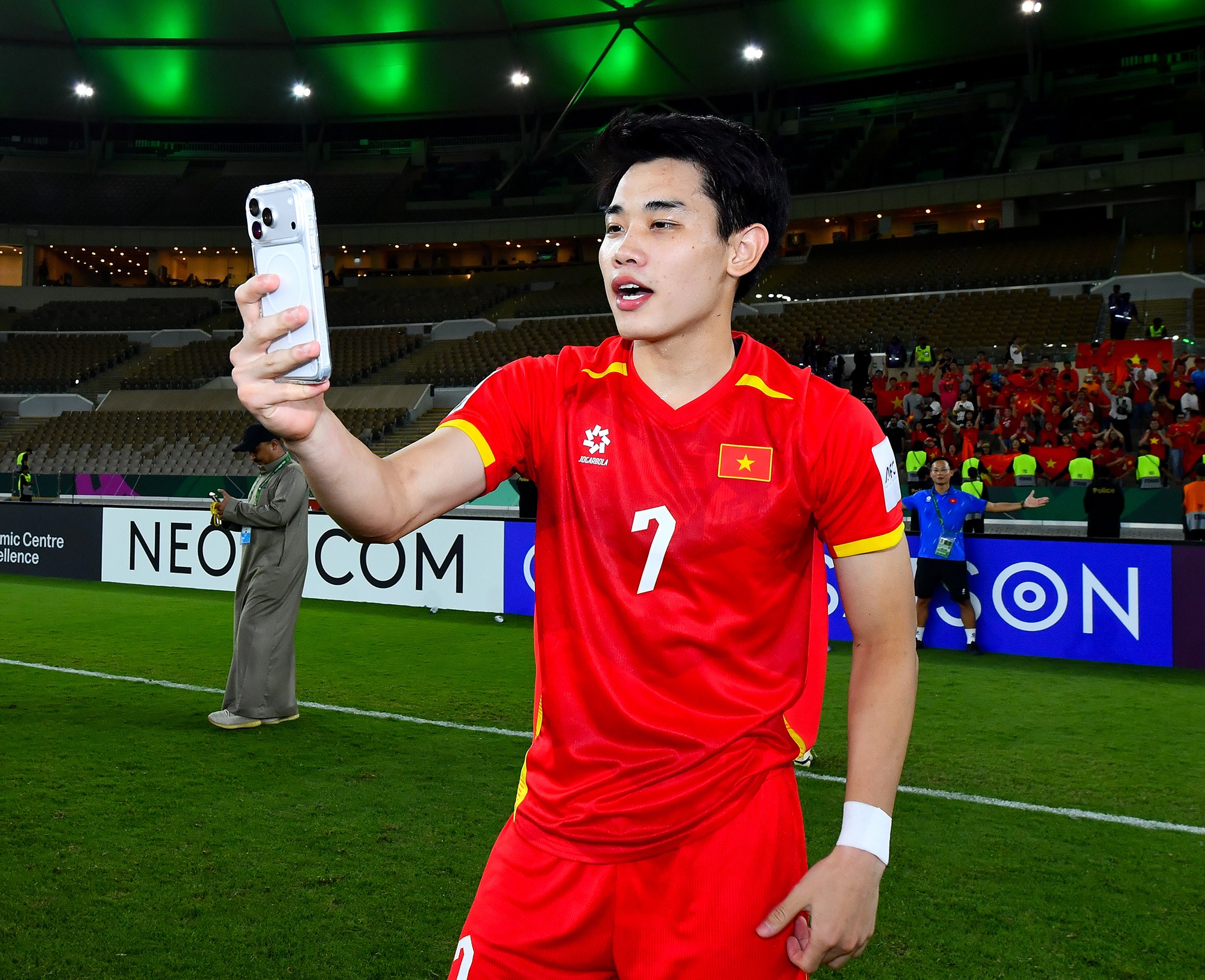 Đình Bắc không quên gửi lời cảm ơn người hâm mộ bóng đá Việt Nam ở quê nhà.