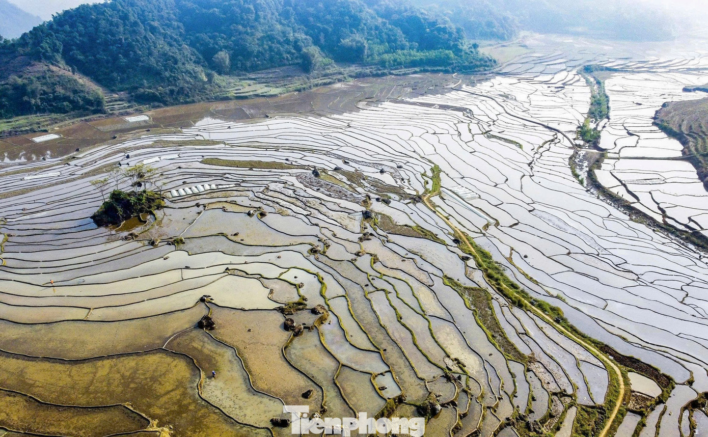 Bản Đôn (Xã Pù Luông, Tỉnh Thanh Hóa) Đang Bước Vào Mùa Đổ Ải (Mùa Nước Đổ) Khi Người Dân Địa Phương Dẫn Nước Về Các Ruộng Lúa, Chuẩn Bị Cho Vụ Cấy Mới.