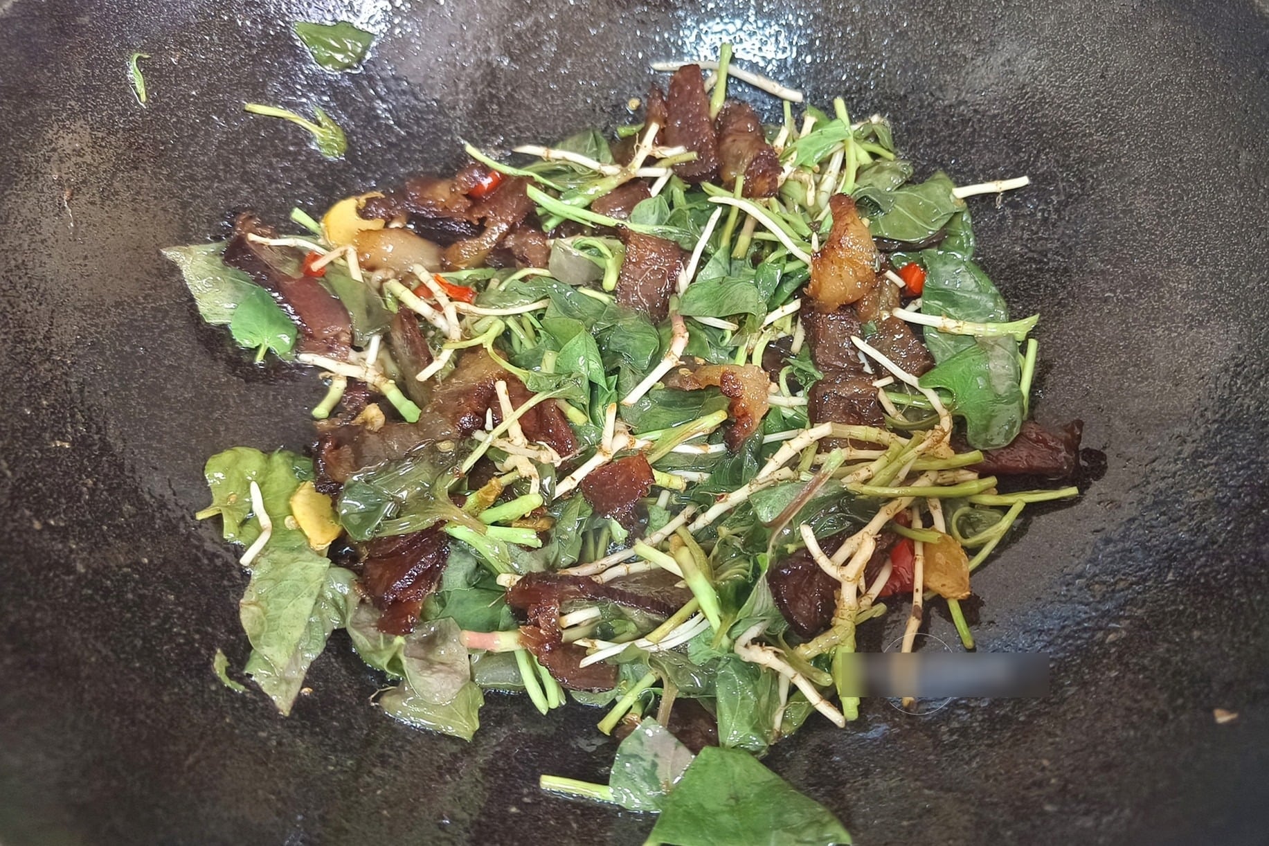 Loại rau dại có mùi lạ, amp;#34;bình chữa cháyamp;#34; của cơ thể, giúp thanh nhiệt, làm mát máu, giải độc, xào thịt cực thơm - 8