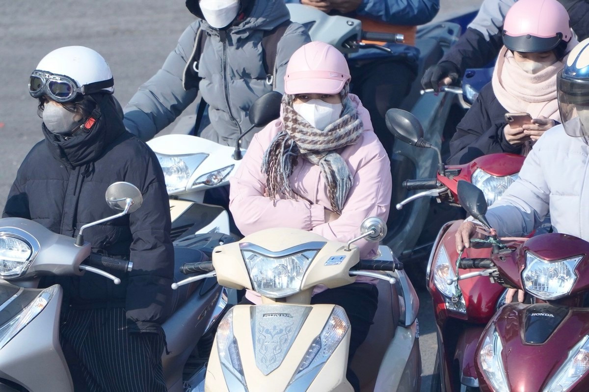 Hôm nay miền Bắc hửng nắng vào trưa chiều.