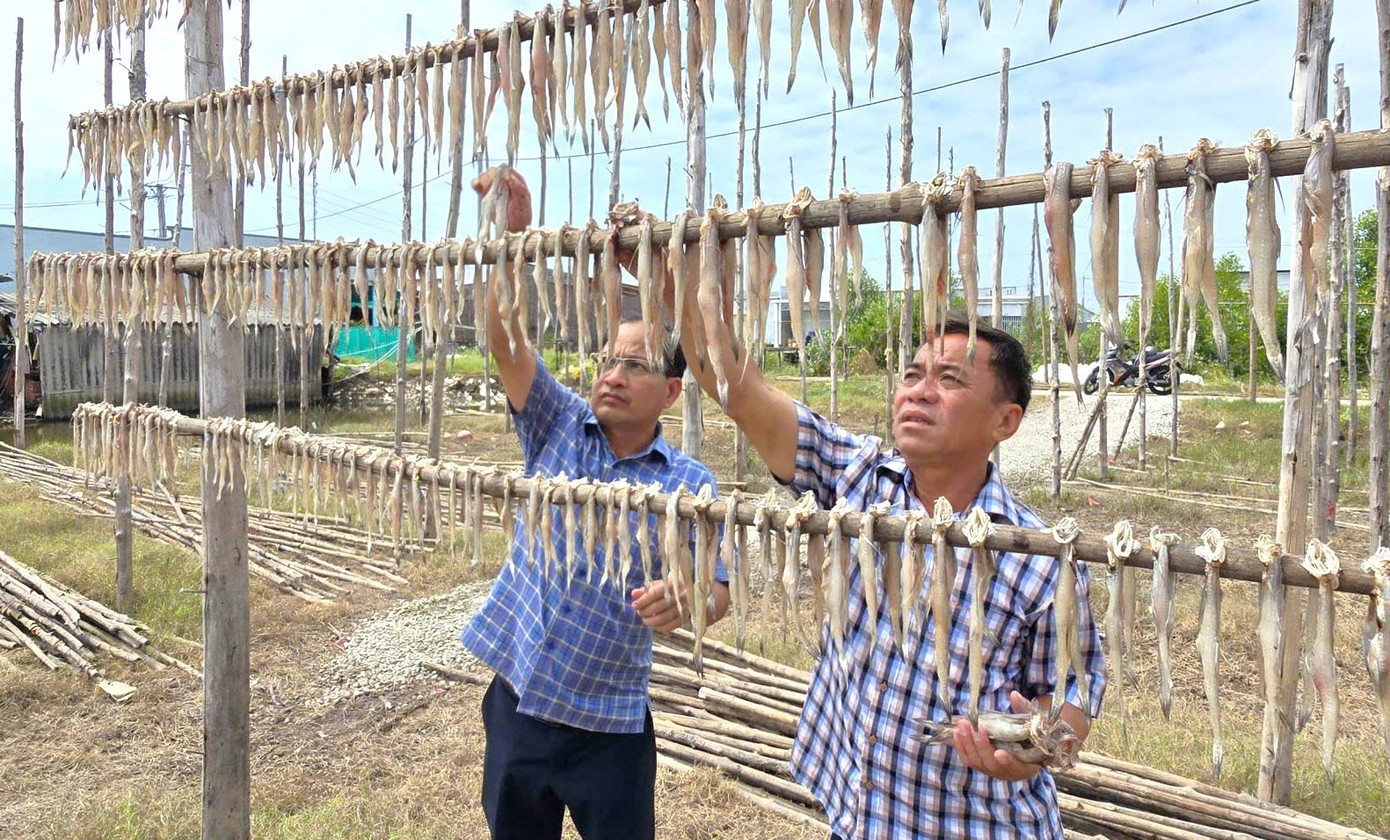 Nhờ chất lượng ổn định, hương vị đặc trưng riêng biệt, sản phẩm khô cá khoai của người dân xã Cái Đôi Vàm không chỉ được người tiêu dùng trong vùng Đồng bằng sông Cửu Long ưa chuộng, còn được các thương lái từ TPHCM và nhiều tỉnh, thành khác đặt mua với số lượng lớn.
