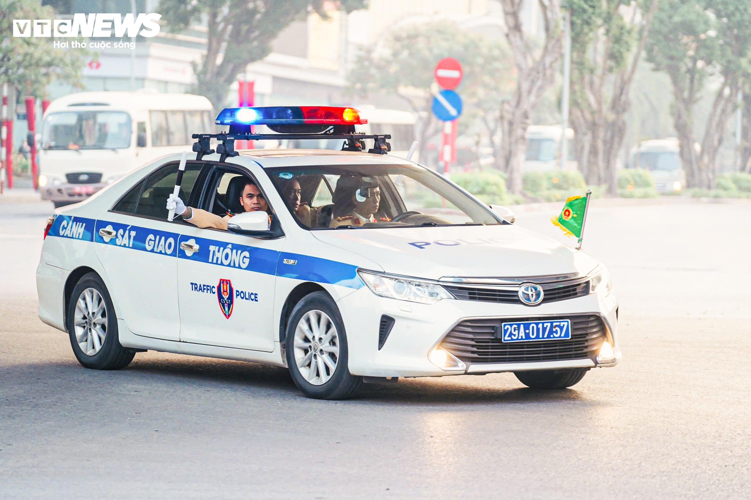 CSGT tổng duyệt dẫn đoàn đại biểu dự Đại hội XIV của Đảng, sáng 14/1.