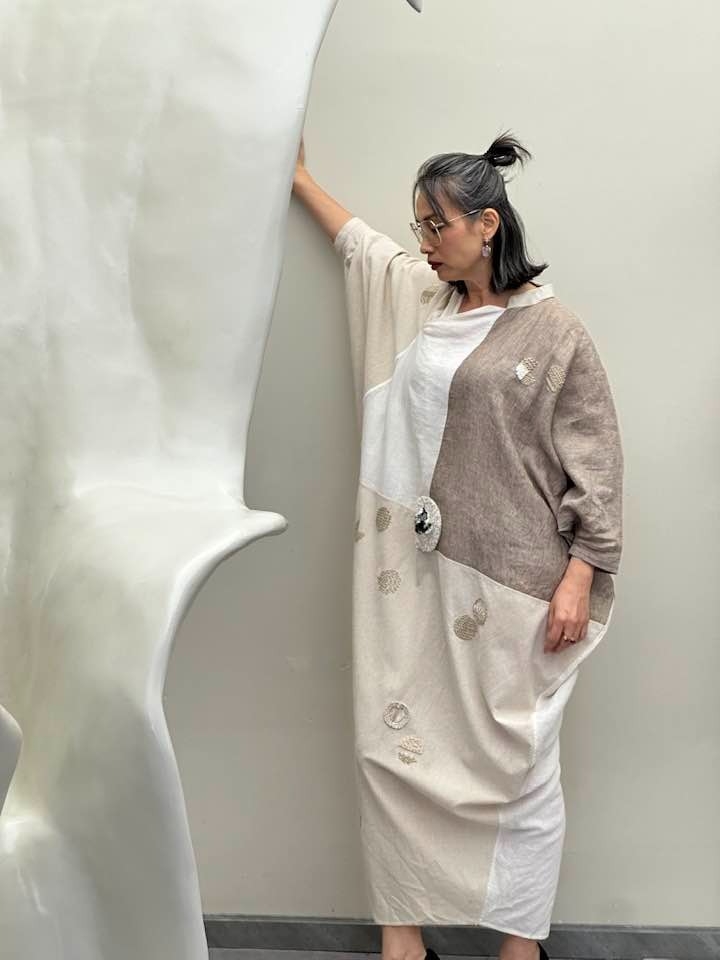 Người đẹp không quá chú trọng đến thời trang, ưu tiên chọn những thiết kế rộng rãi, thoải mái, có thể mặc trong nhiều hoàn cảnh.