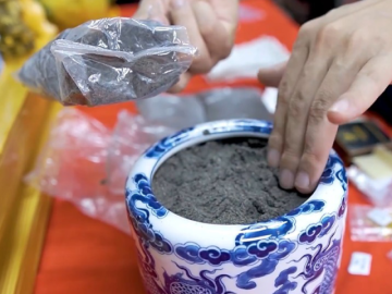 Tin tức - Gia chủ có nên tự bốc bát hương tại nhà cuối năm? Các bước cần biết để đắc lộc, đắc tâm an ai cũng nên biết