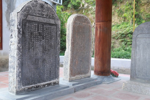 Ngoài Những Kiến Trúc Cổ Và Gắn Liền Với Những Giai Thoại Lịch Sử, Nơi Đây Còn Lưu Giữ Một Số Báu Vật Ngàn Năm Vô Cùng Quý Hiếm Mang Giá Trị Lịch Sử, Văn Hóa Thời Nhà Lý.