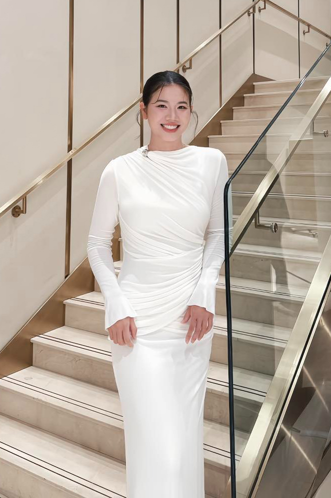 Sau khi giải nghệ, tiểu tiên cá vài lần lấn sân showbiz. Cô tham dự một số sự kiện, ghi hình Running Man Vietnam mùa 3. Cô được nhận xét ngày càng khác lạ so với thời là nữ hoàng đường đua xanh.