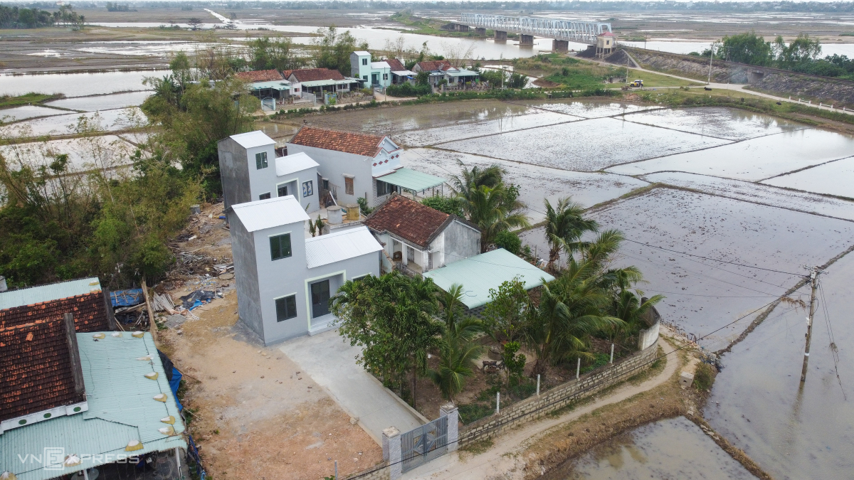 Những căn nhà mới ở rốn lũ Đắk Lắk - 9