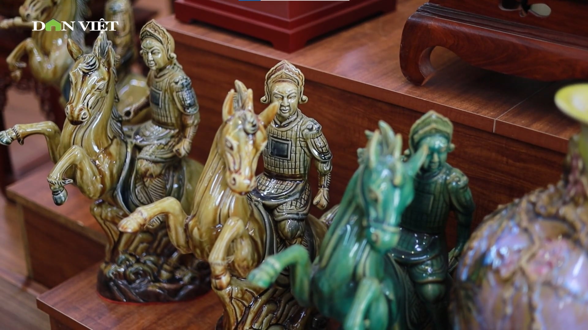 Làng gốm Bát Tràng tất bật sản xuất linh vật đẹp, độc, lạ phục vụ thị trường Tết Bính Ngọ 2026 - 2