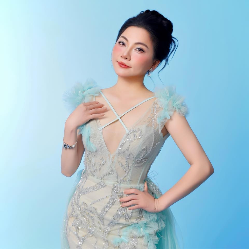 Đại uý Thu Hường.